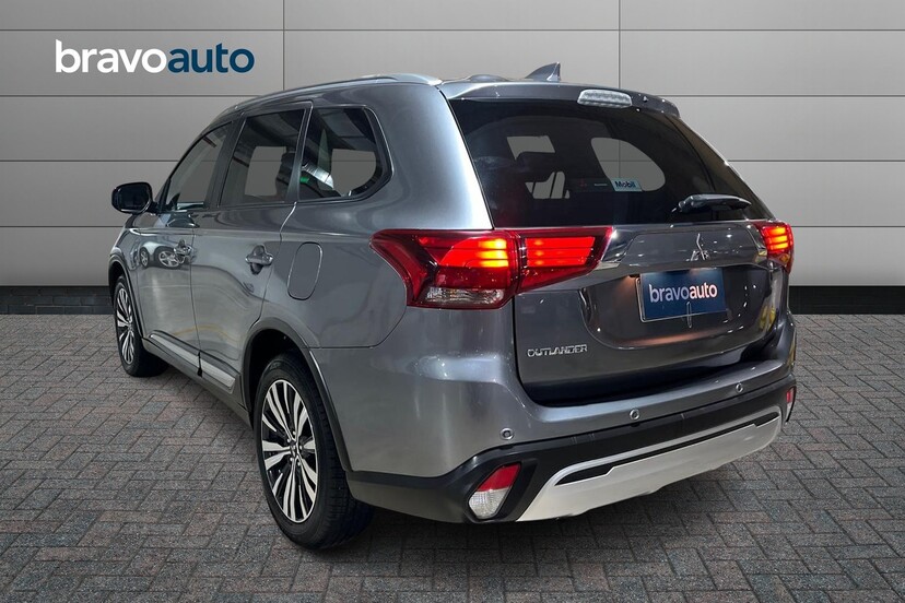 MITSUBISHI OUTLANDER usado 2023 0