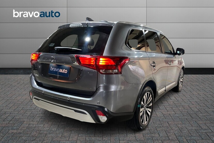 MITSUBISHI OUTLANDER usado 2023 0