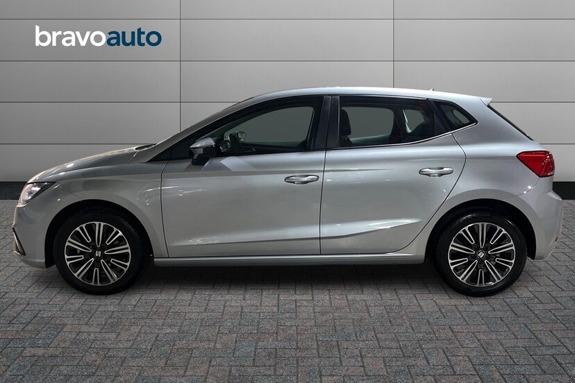 SEAT IBIZA usado 2023 0